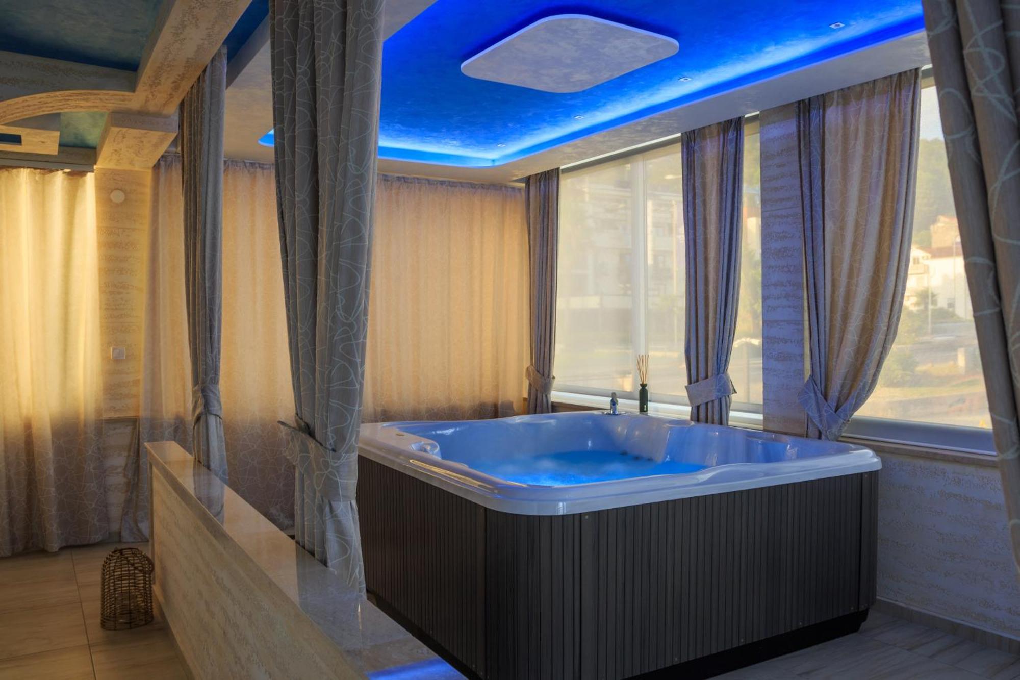 Hotel Maksim Херцег Нови Екстериор снимка