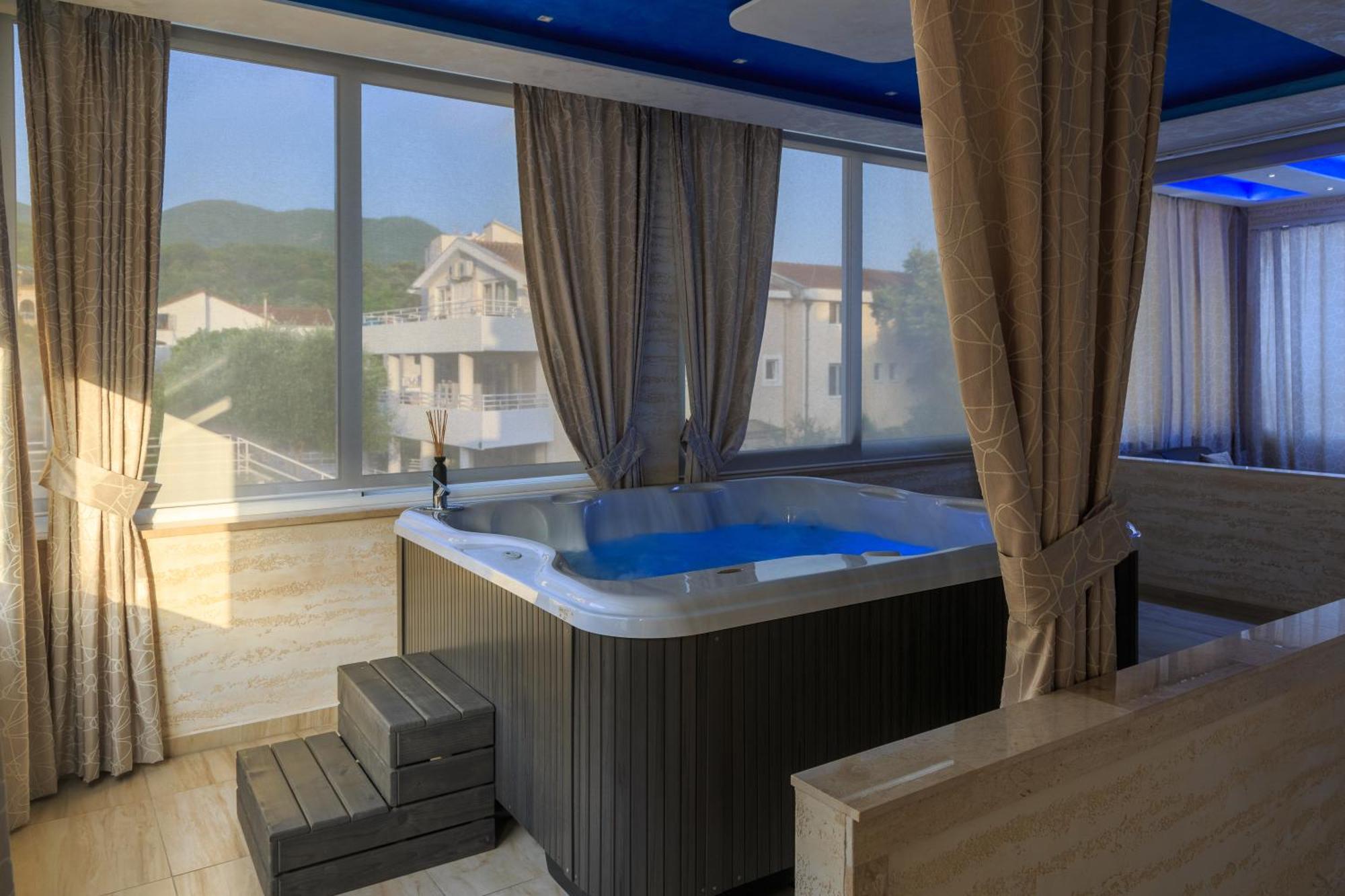 Hotel Maksim Херцег Нови Екстериор снимка